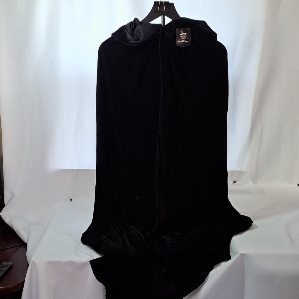 Hyde & Eek! Adult Velvet Cape